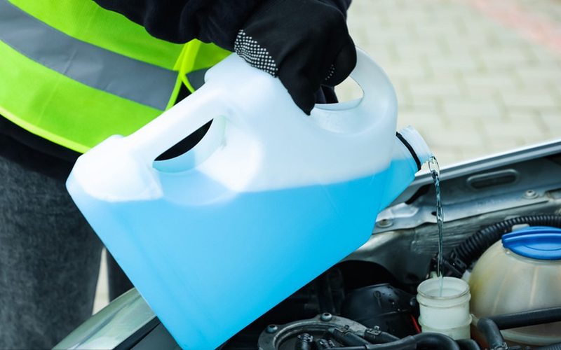 奔驰 E 级蓝色冷却液是低导电率吗?